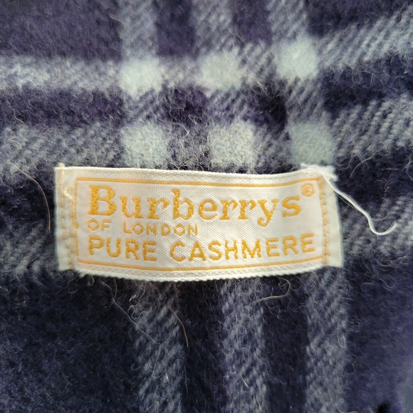 Burberrys of London Pure Cashmere Nova Check Fringe Scarf - Picture 12 of 12
